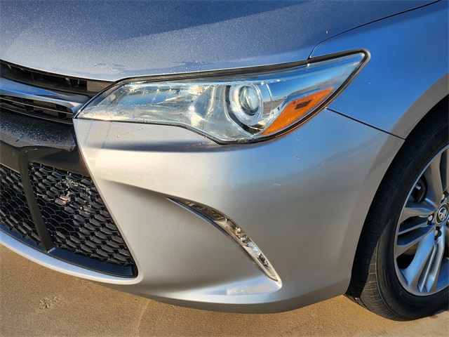 2015 Toyota Camry SE photo 9