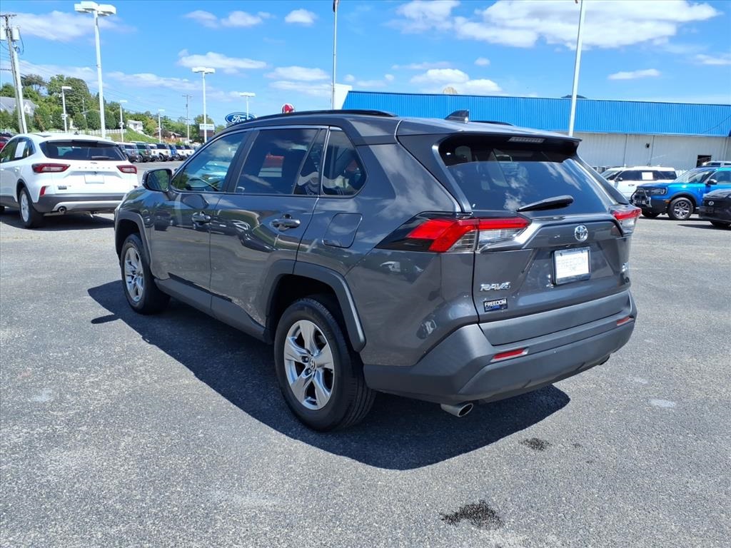 2023 Toyota RAV4 XLE photo 3