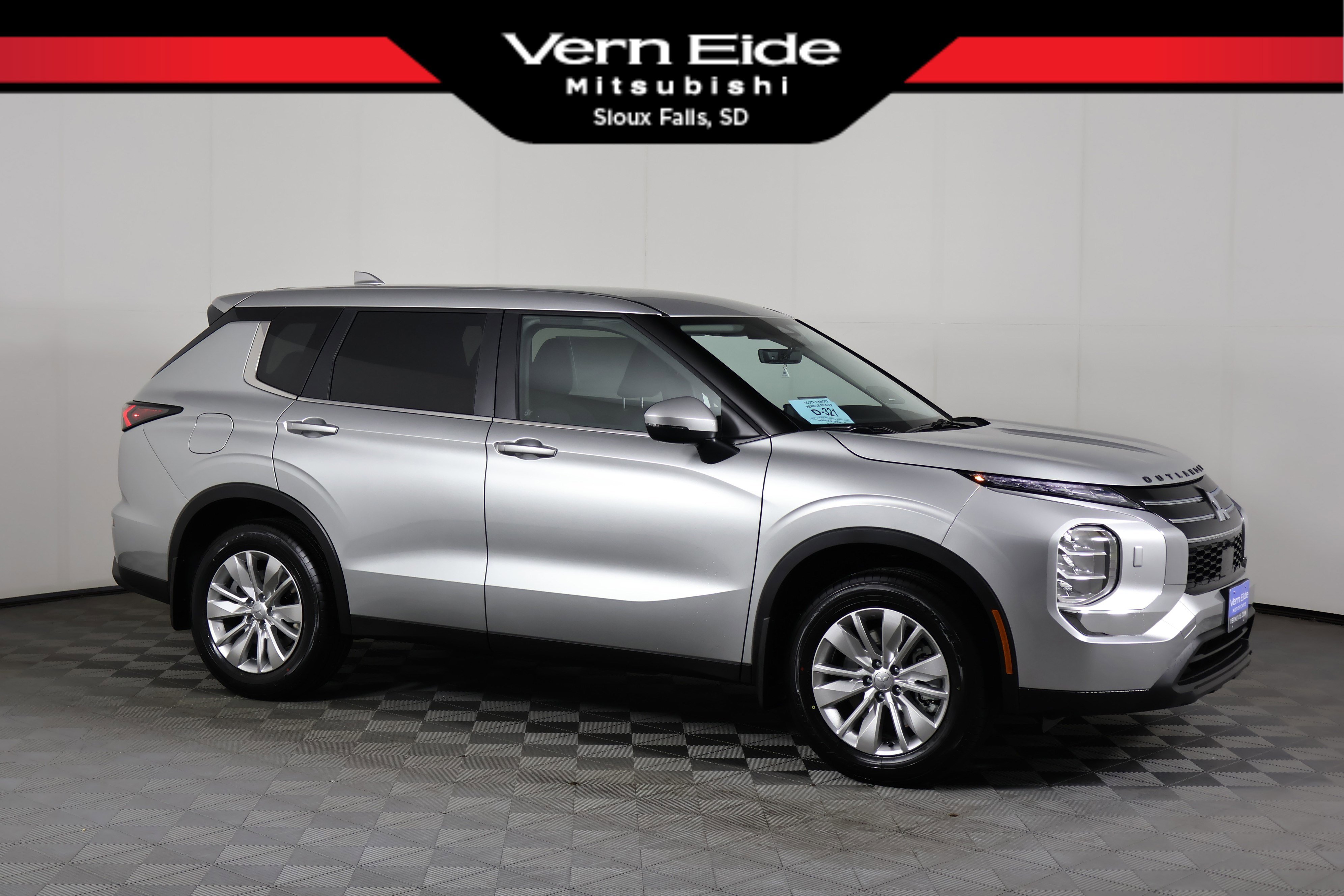 2026 Mitsubishi Outlander ES's photo