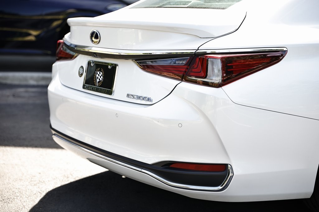2021 Lexus ES 300h photo 7