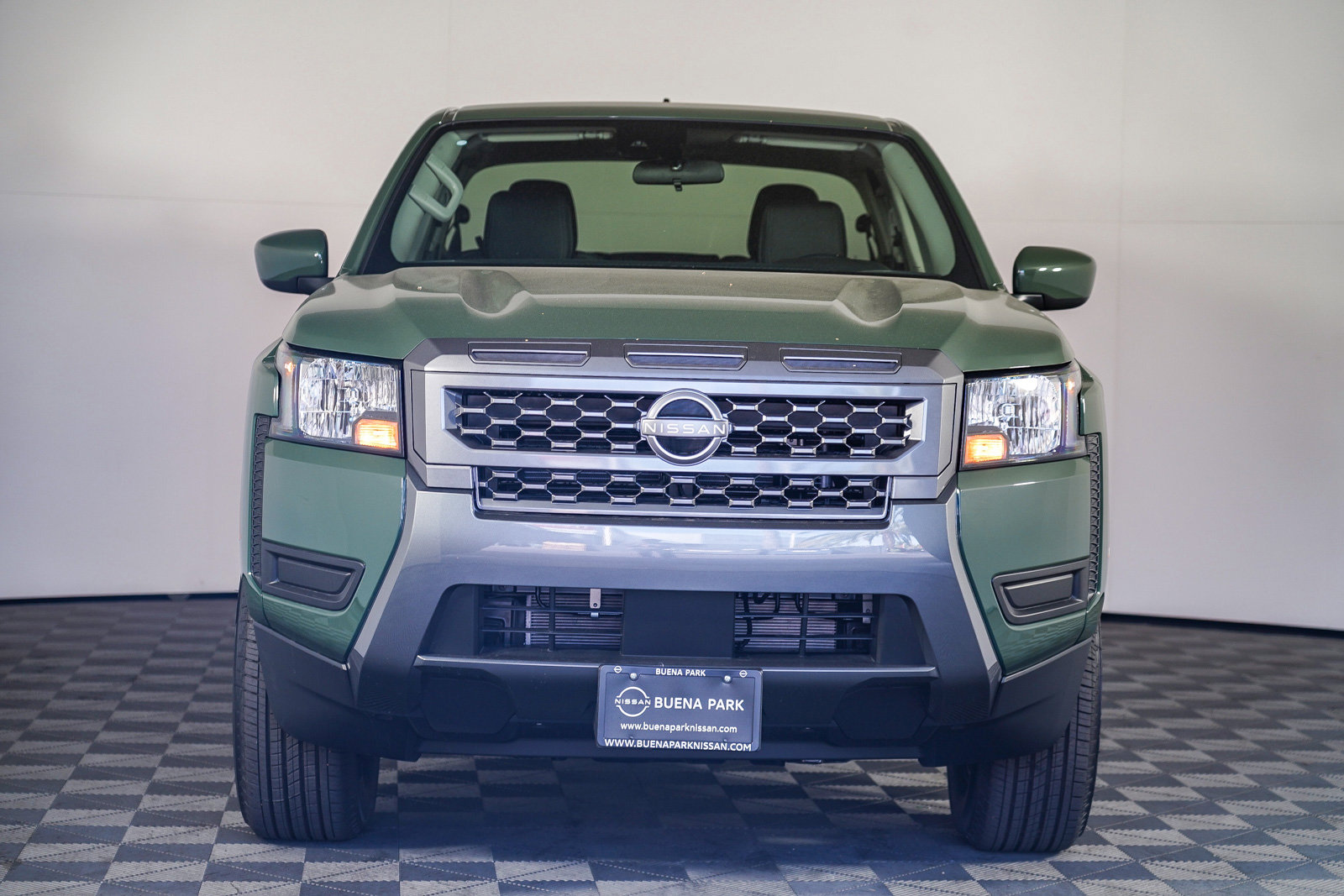 2025 Nissan Frontier Crew Cab SV photo 4