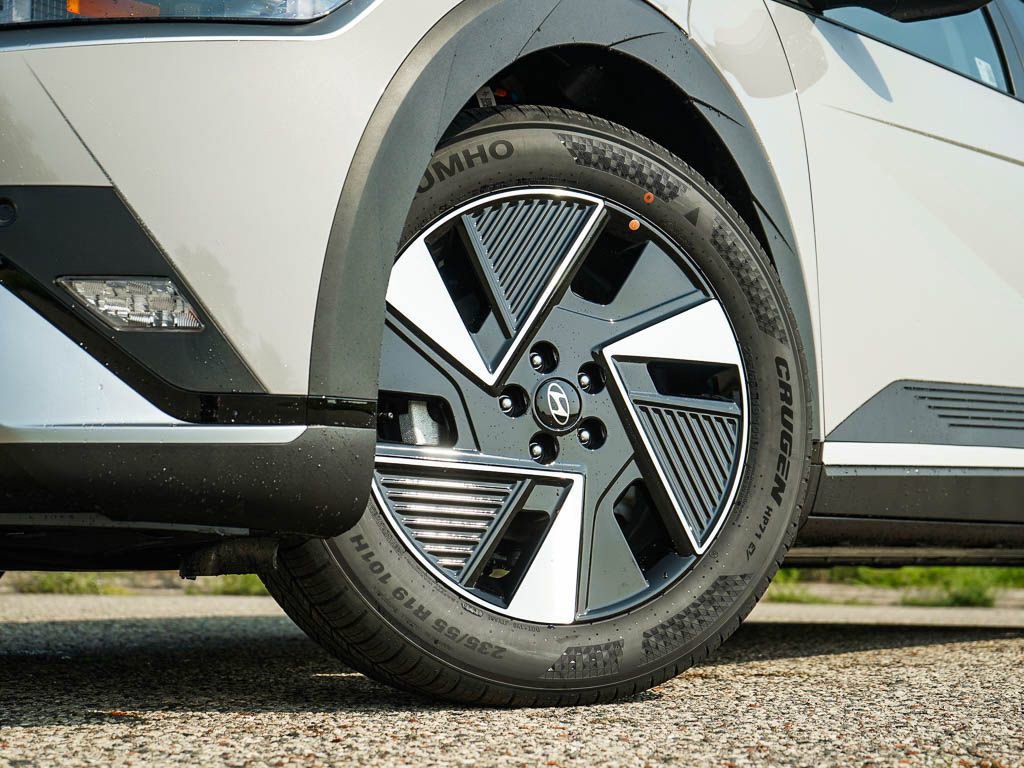 2025 Hyundai Ioniq 5 SE photo 3