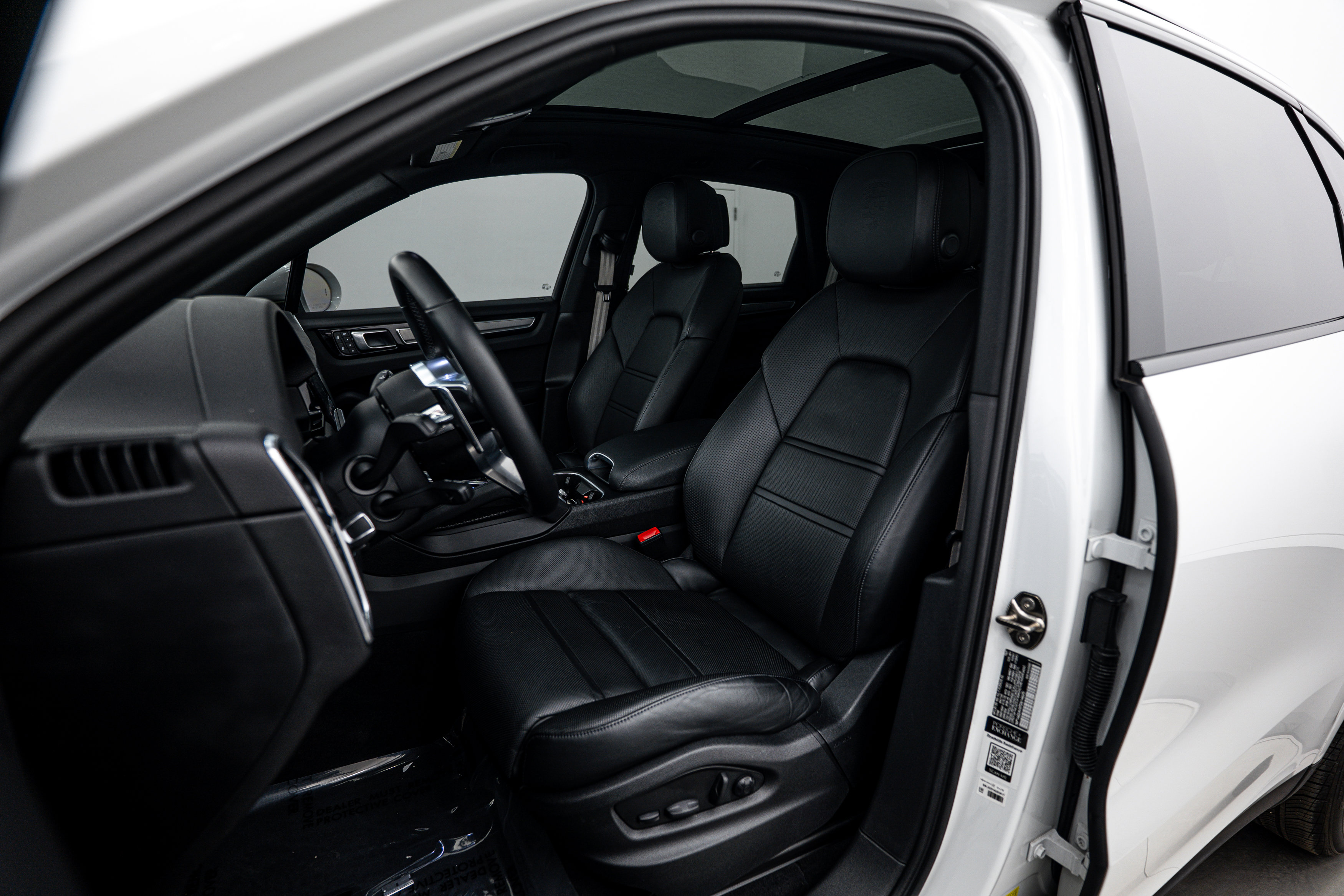 2023 Porsche Cayenne S Platinum Edition photo 2