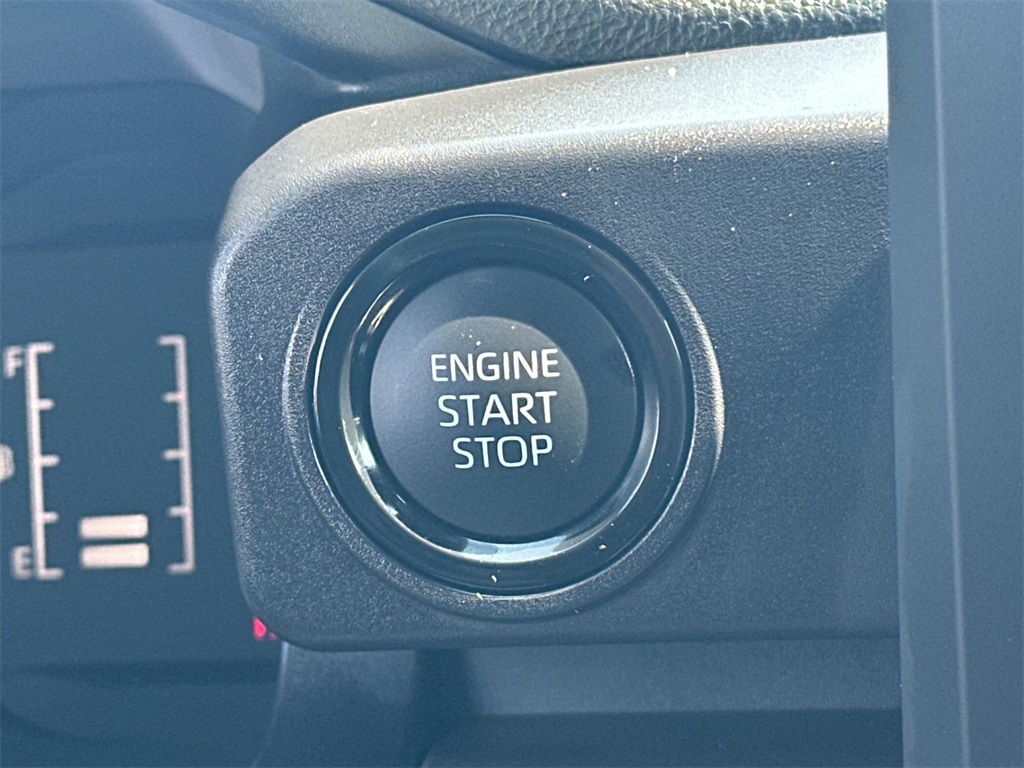 2025 Toyota Tacoma SR5 photo 21