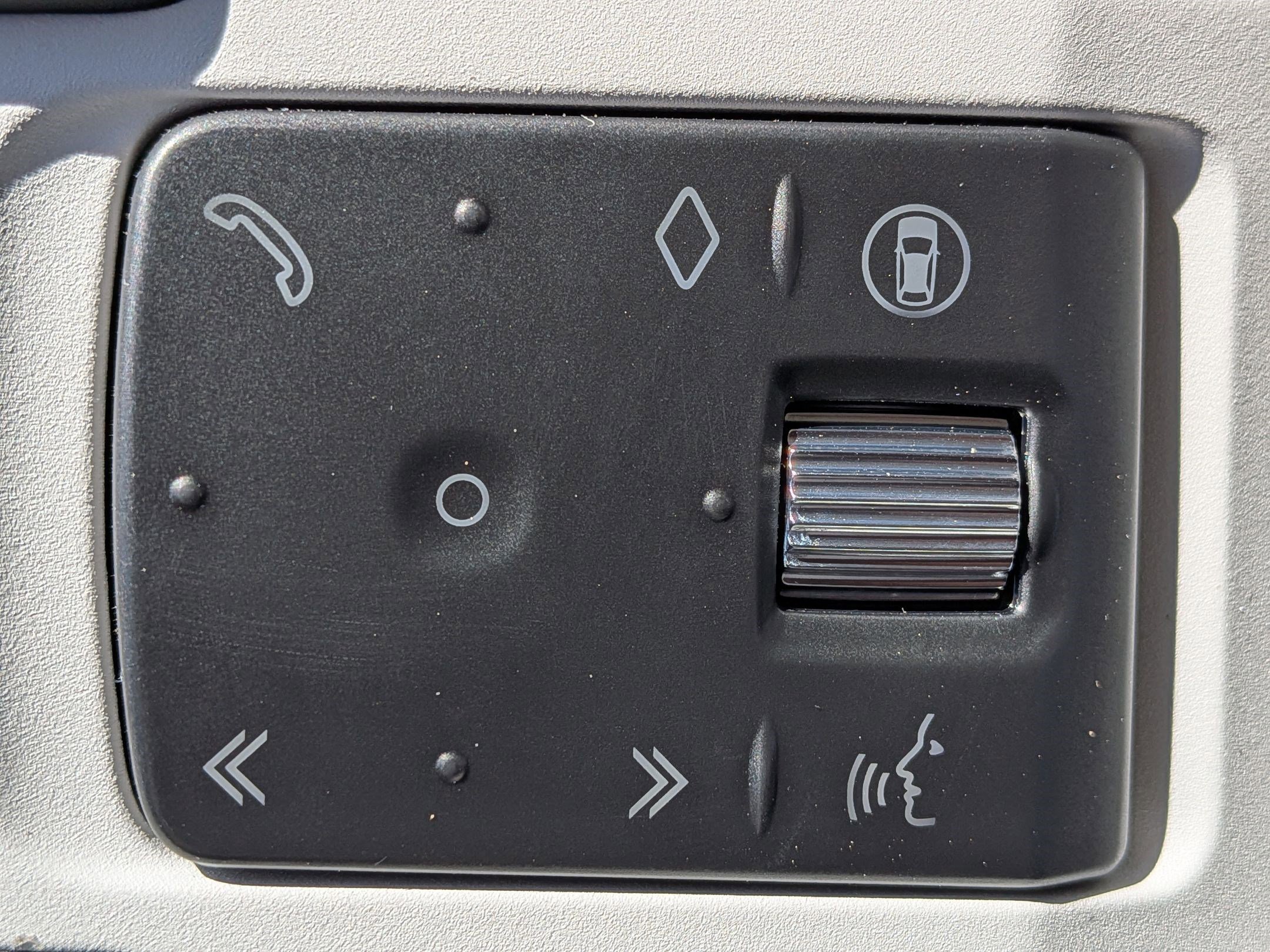 2025 Land Rover Defender 110 S photo 15
