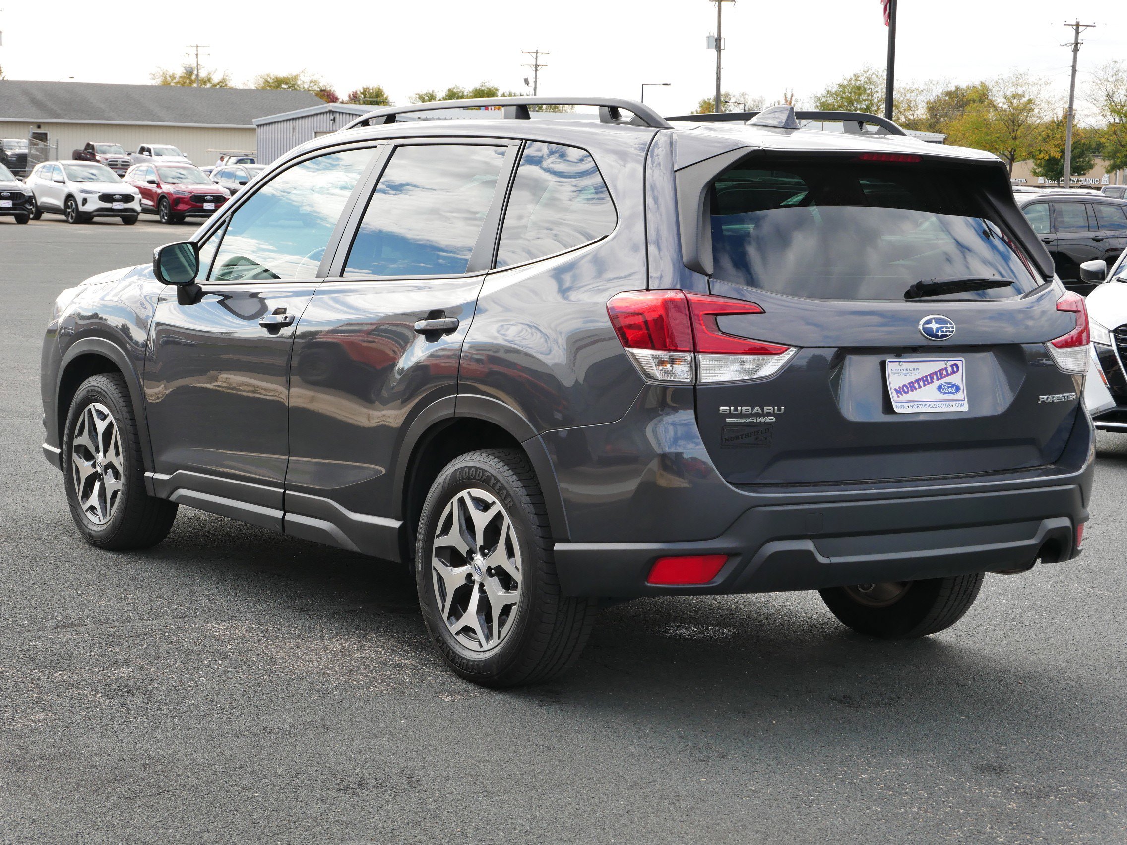 2022 Subaru Forester Premium photo 2