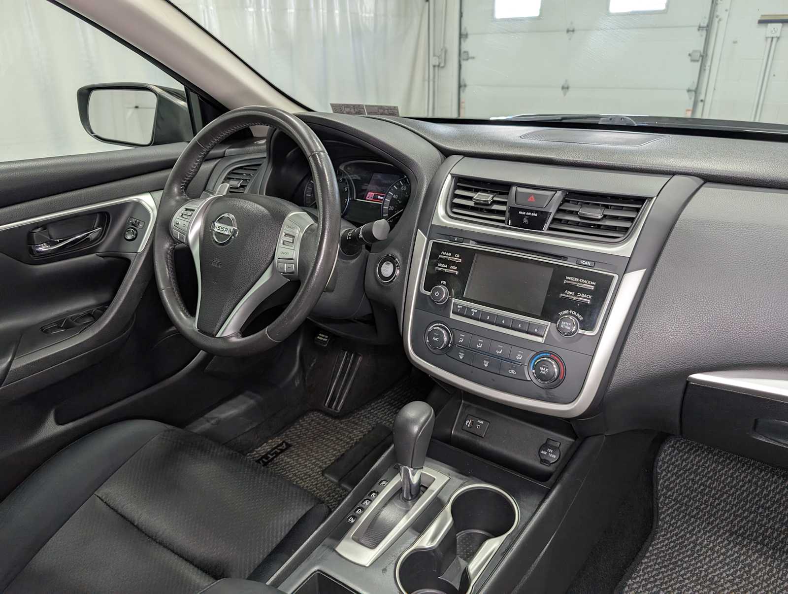 2016 Nissan Altima 2.5 SR photo 40