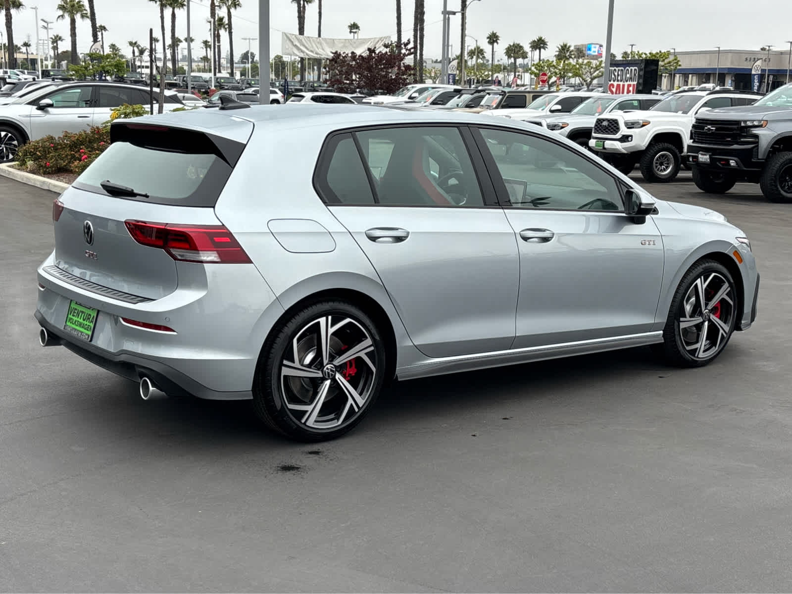 2025 Volkswagen Golf GTI SE photo 2
