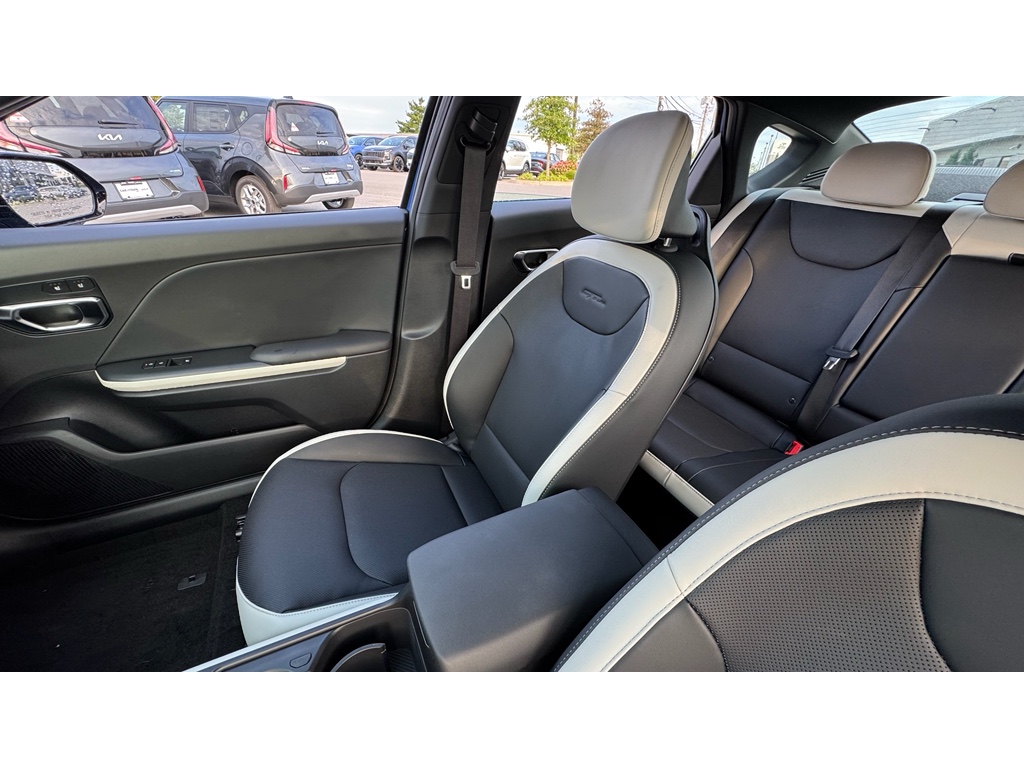 2025 Kia K4 GT-Line Turbo photo 5