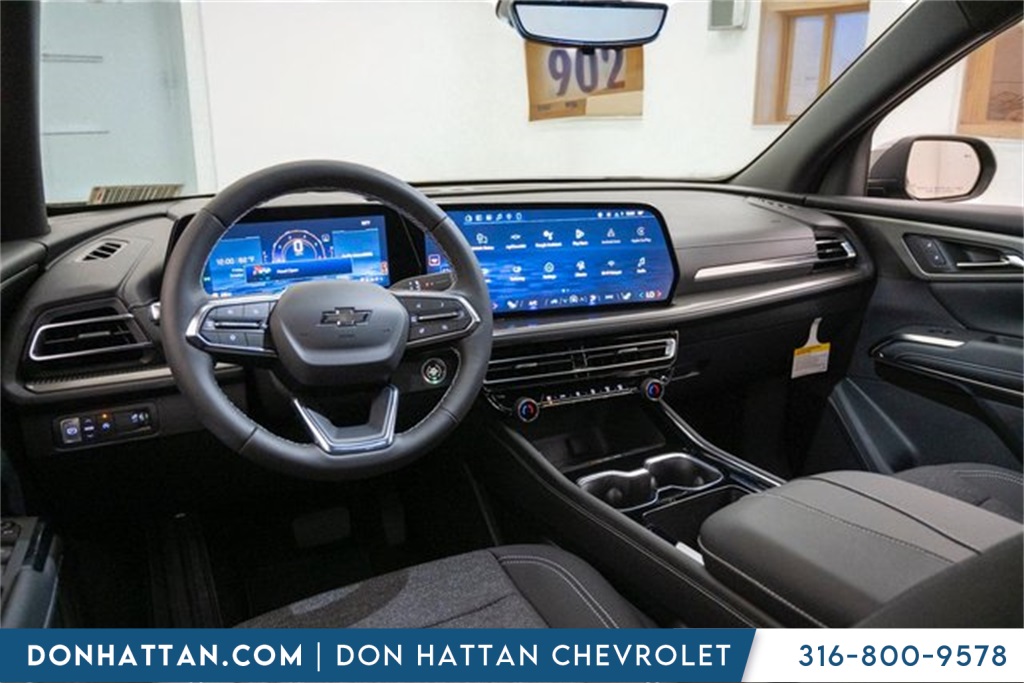 2026 Chevrolet Traverse photo 2