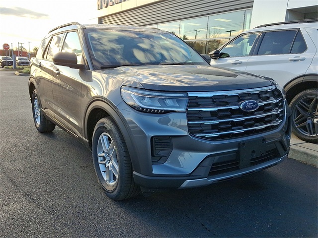 2026 Ford Explorer photo 2