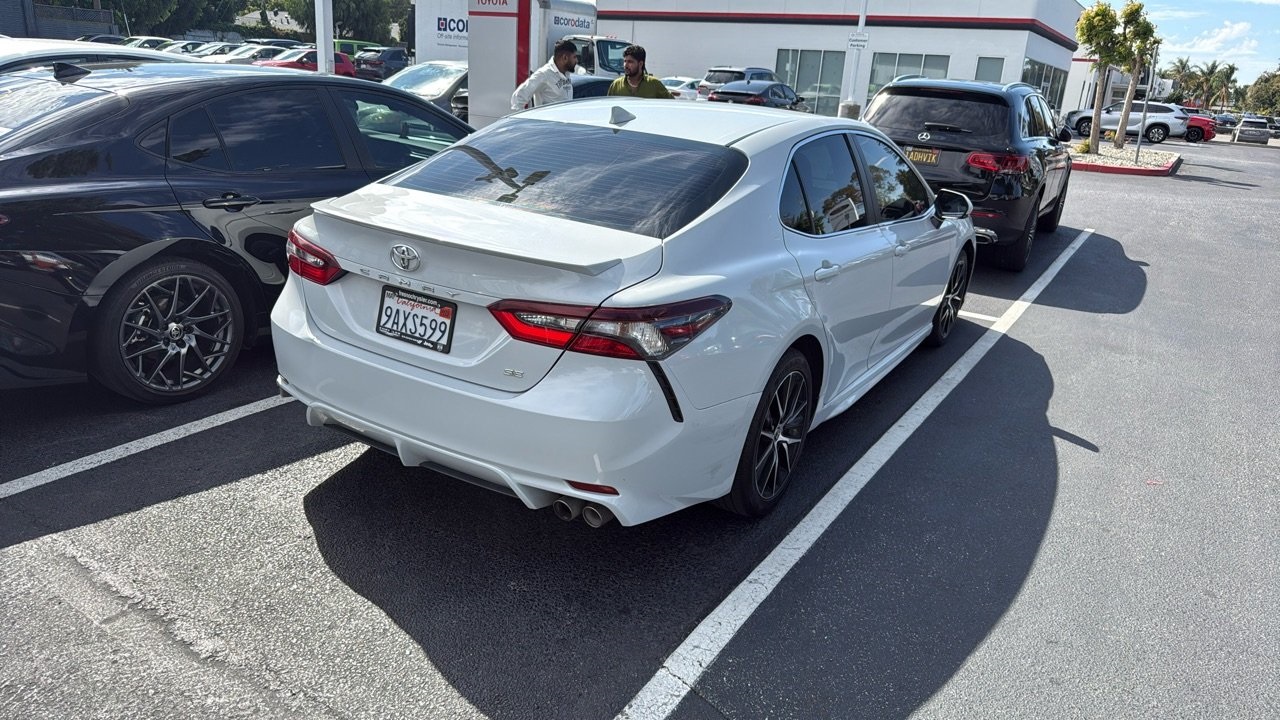2022 Toyota Camry SE photo 2