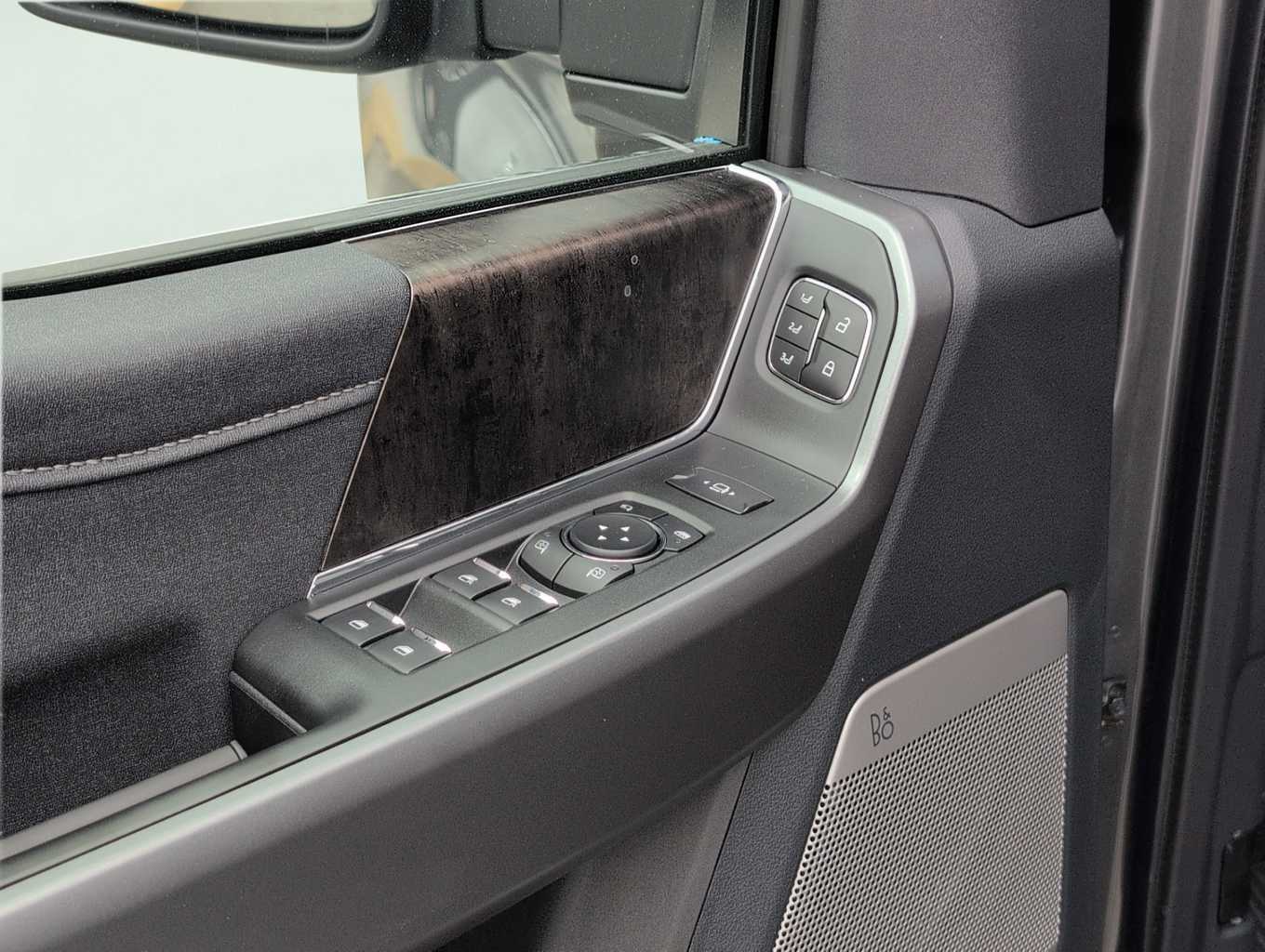 2025 Ford F-250 Lariat photo 6