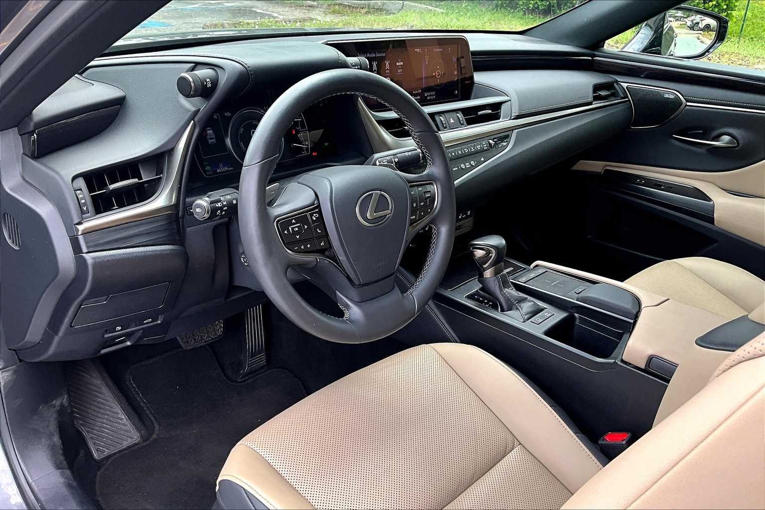 2021 Lexus ES 300h photo 17
