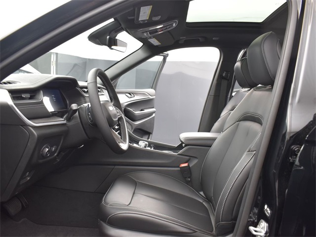 2025 Jeep Grand Cherokee Limited photo 7