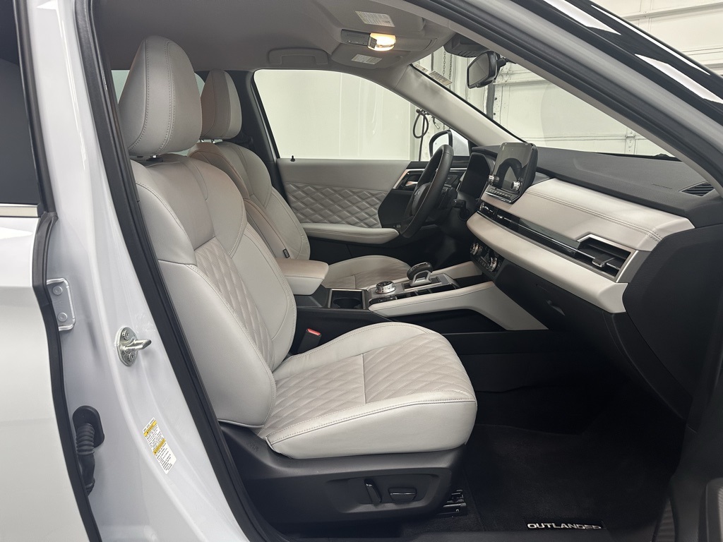 2023 Mitsubishi Outlander SEL photo 18