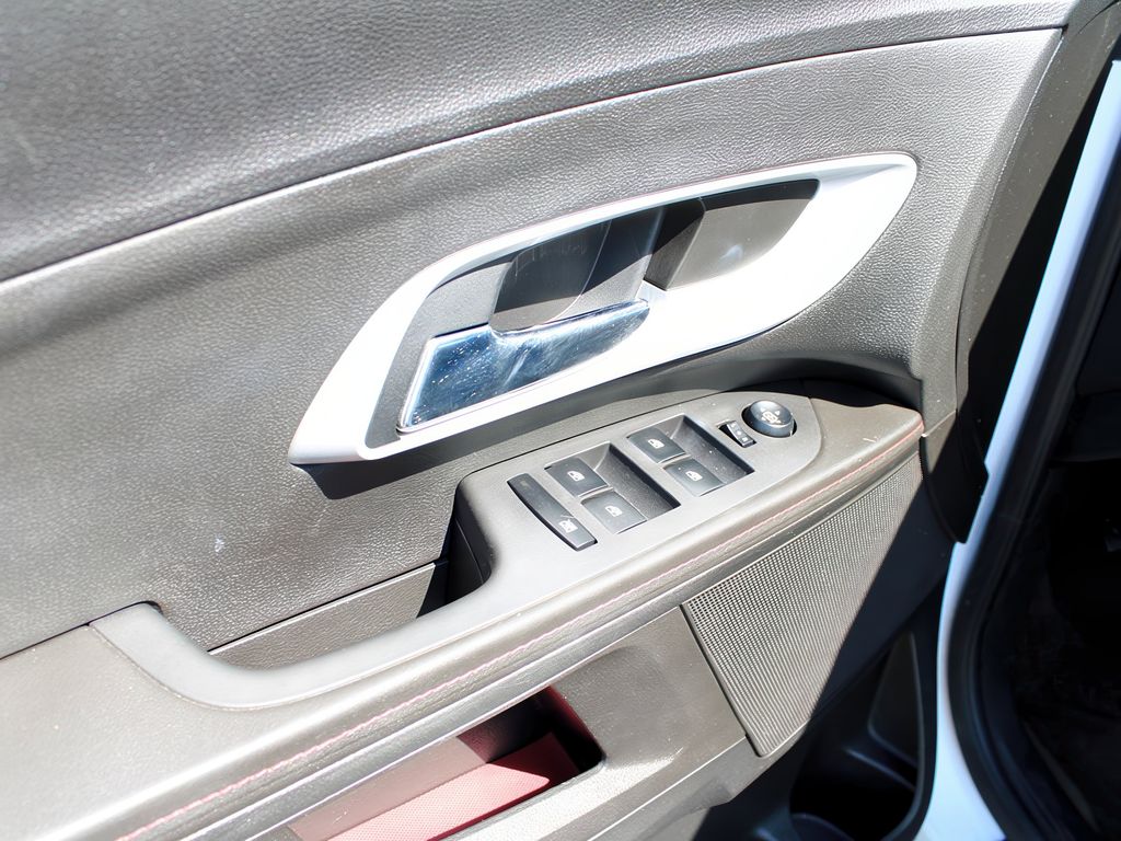 2011 Chevrolet Equinox photo 11