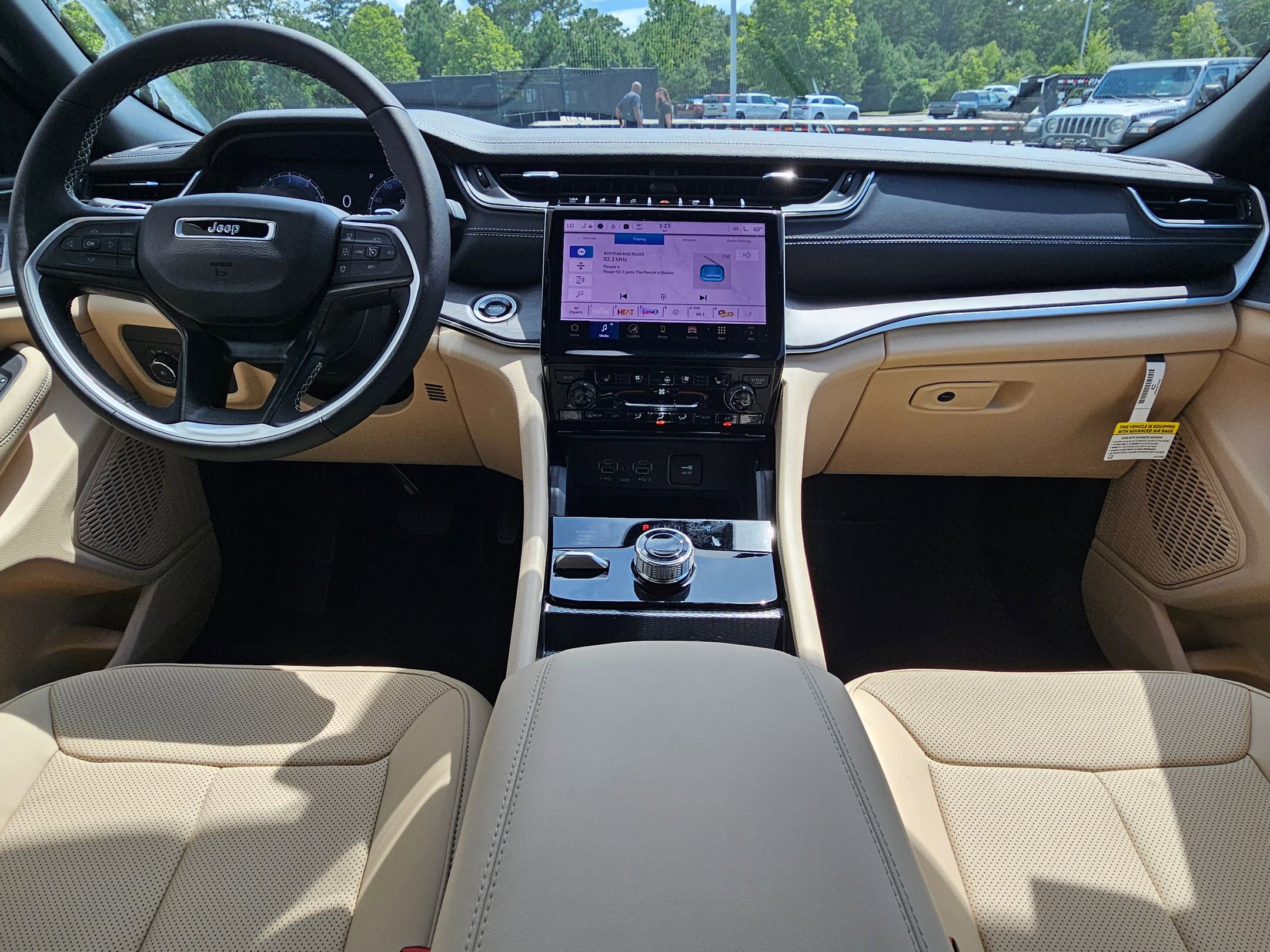 2025 Jeep Grand Cherokee Limited photo 9