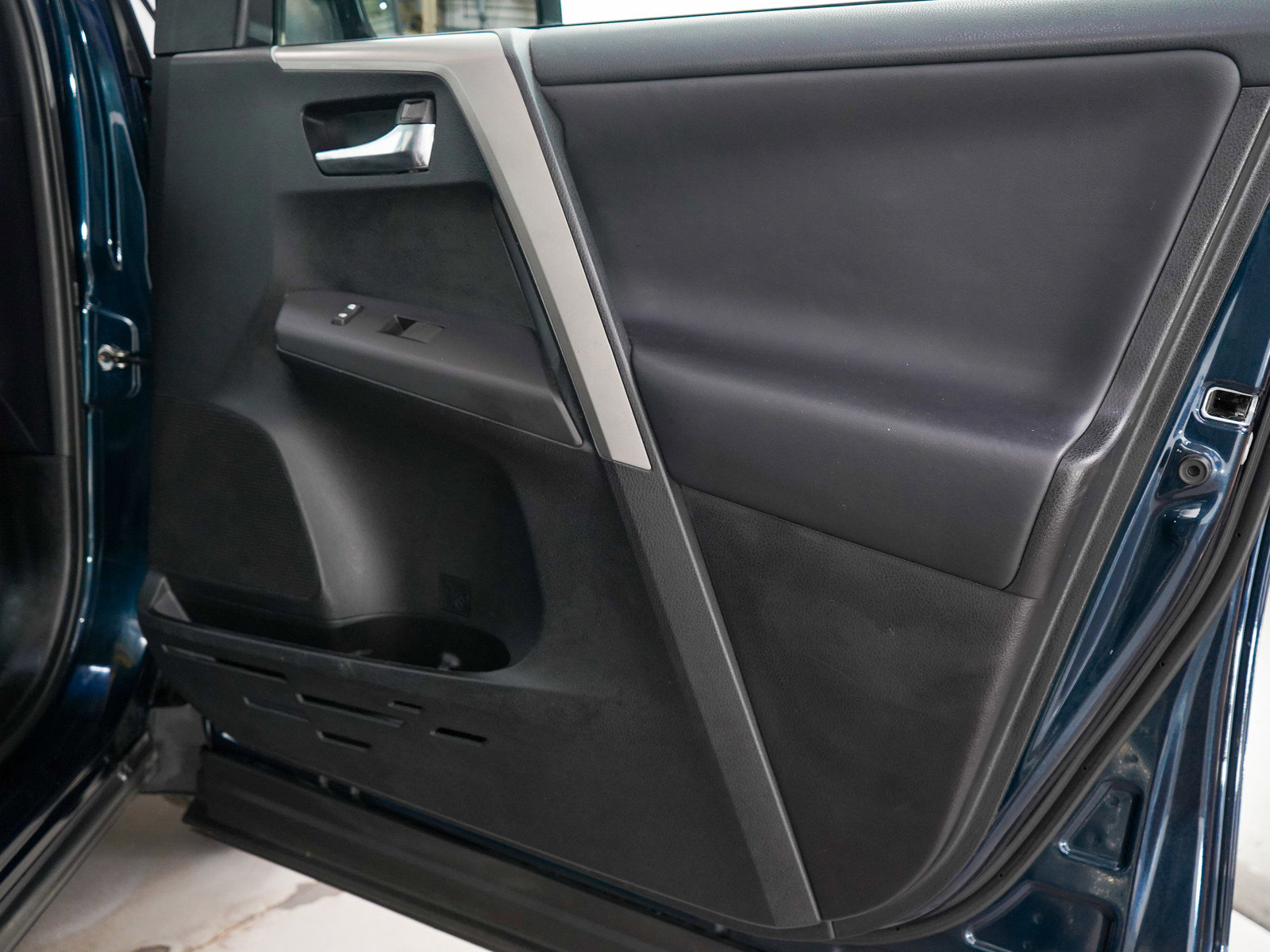 2017 Toyota RAV4 XLE photo 9