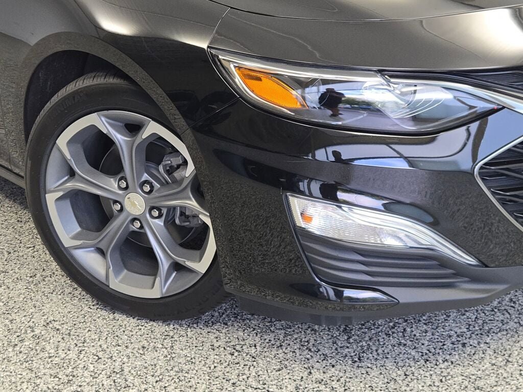 2019 Chevrolet Malibu RS photo 2