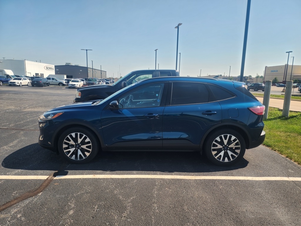Used 2020 Ford Escape SE with VIN 1FMCU0BZ5LUB31379 for sale in Savoy, IL
