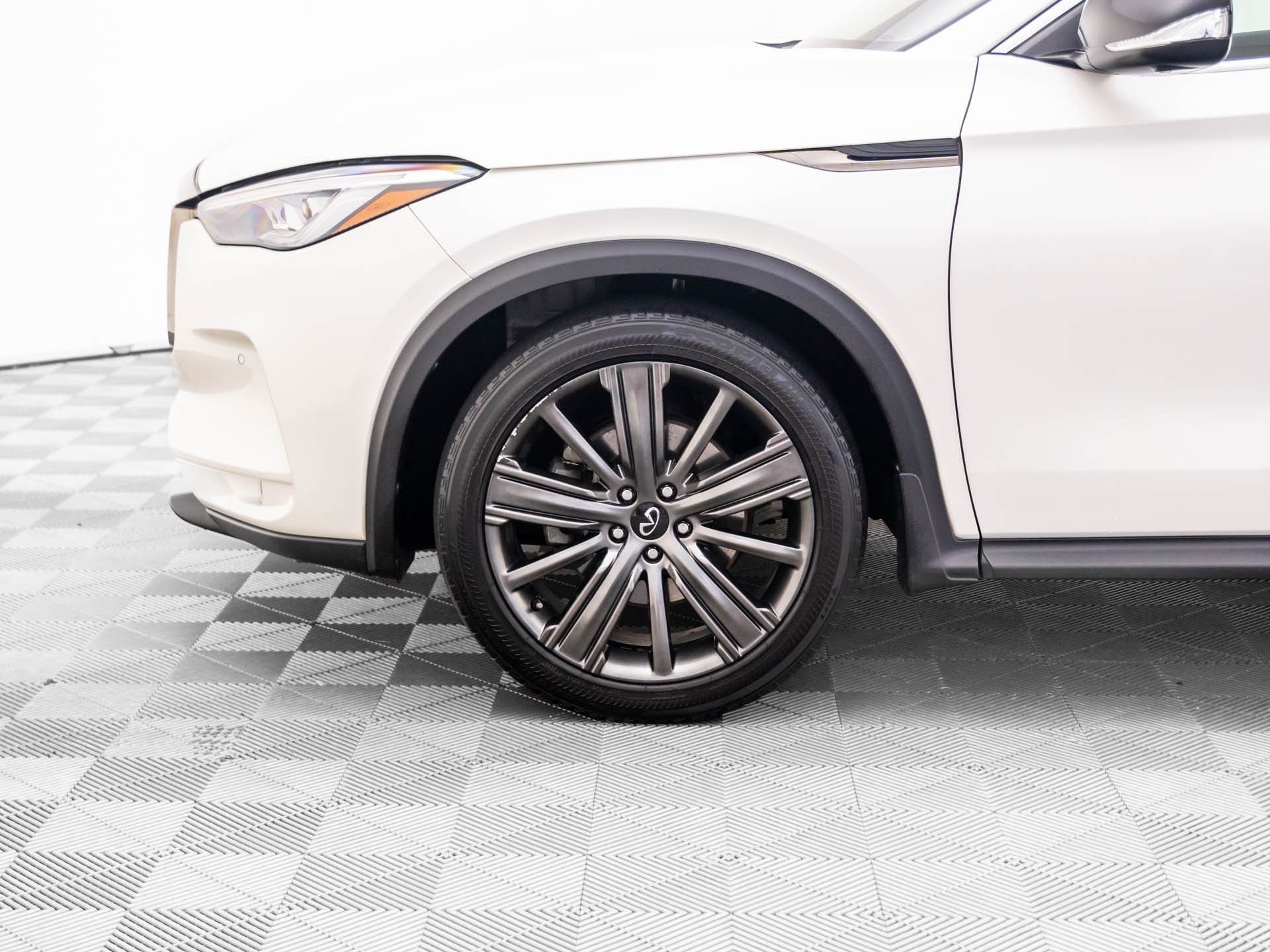 2020 Infiniti QX50 Essential AWD photo 28