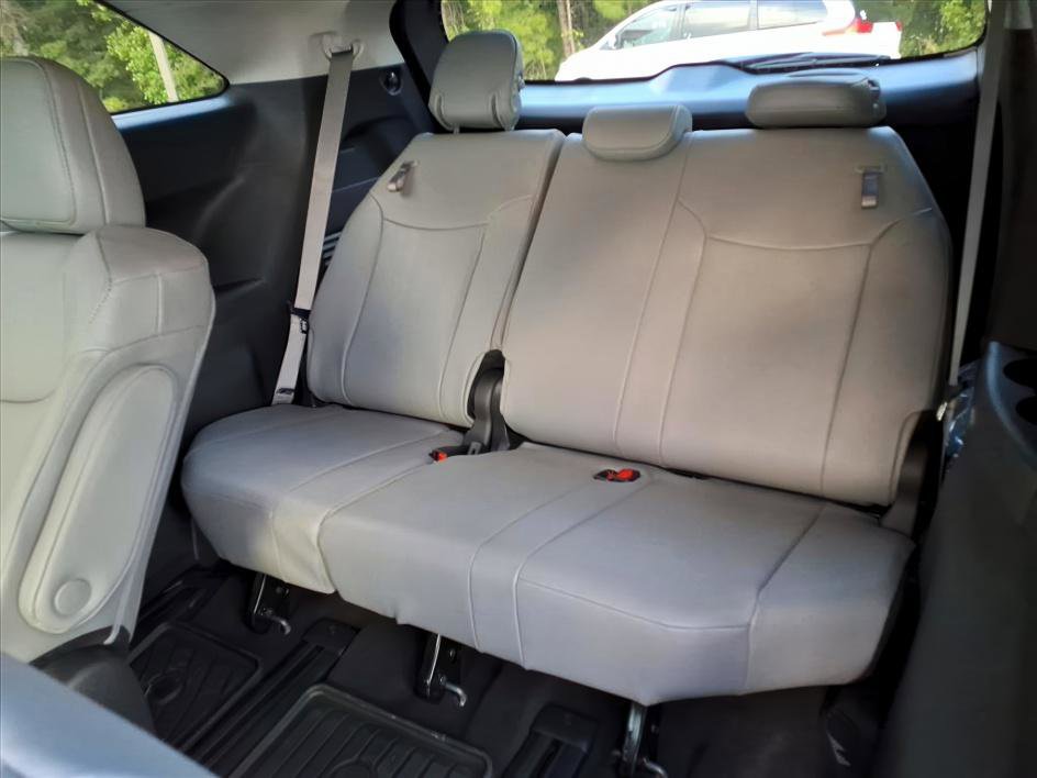 2025 Toyota Sienna Hybrid XLE photo 10