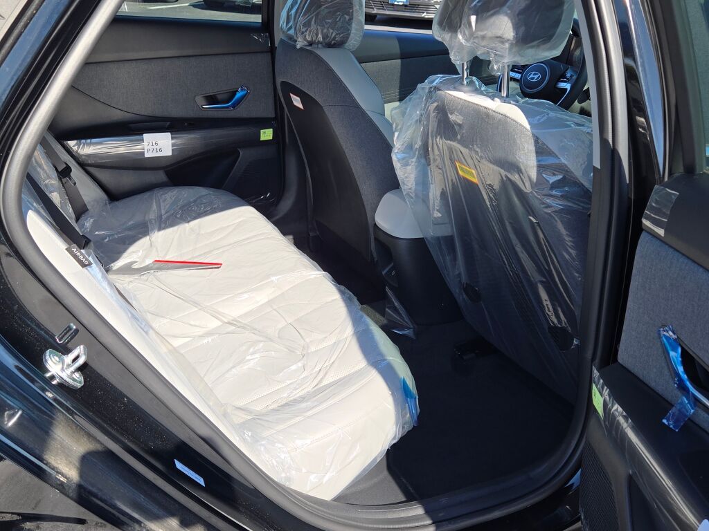 2025 Hyundai Elantra Hybrid Limited photo 8