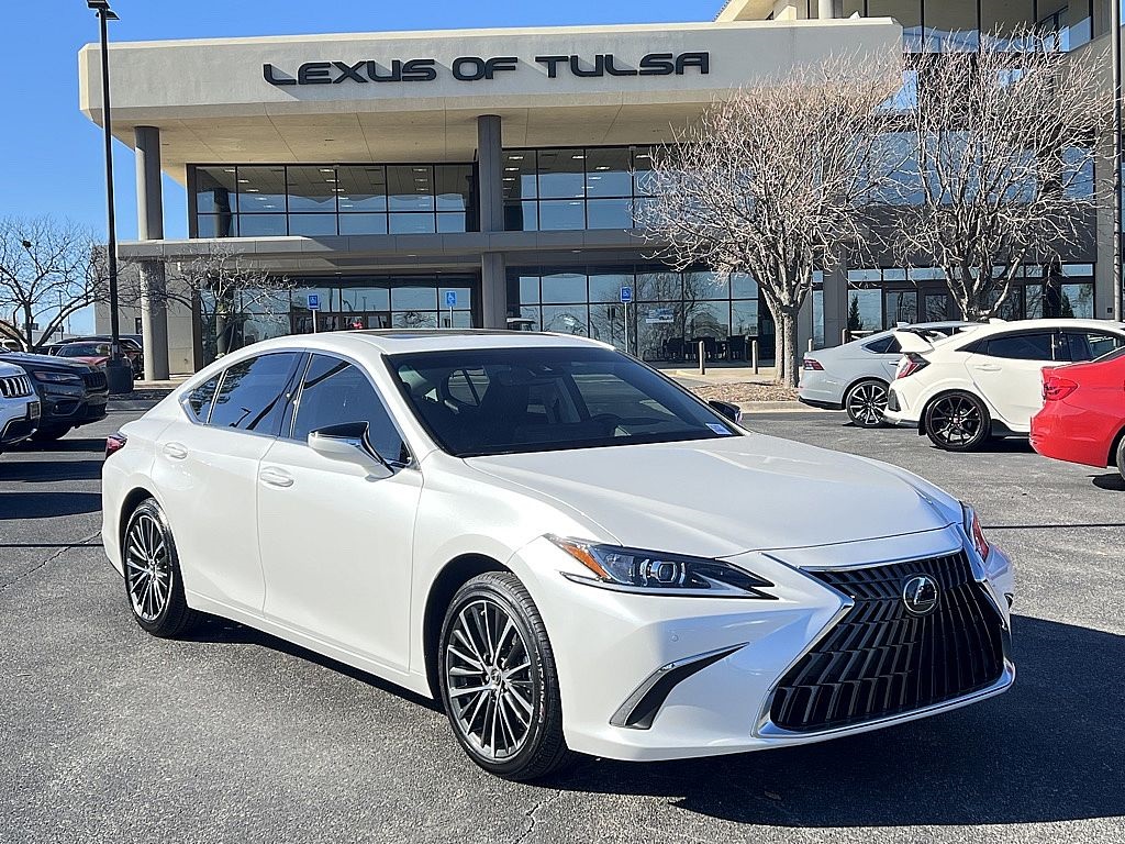 2025 Lexus ES 350's photo
