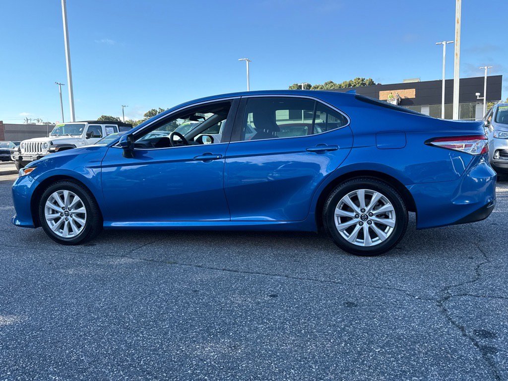 2019 Toyota Camry SE XLE photo 21