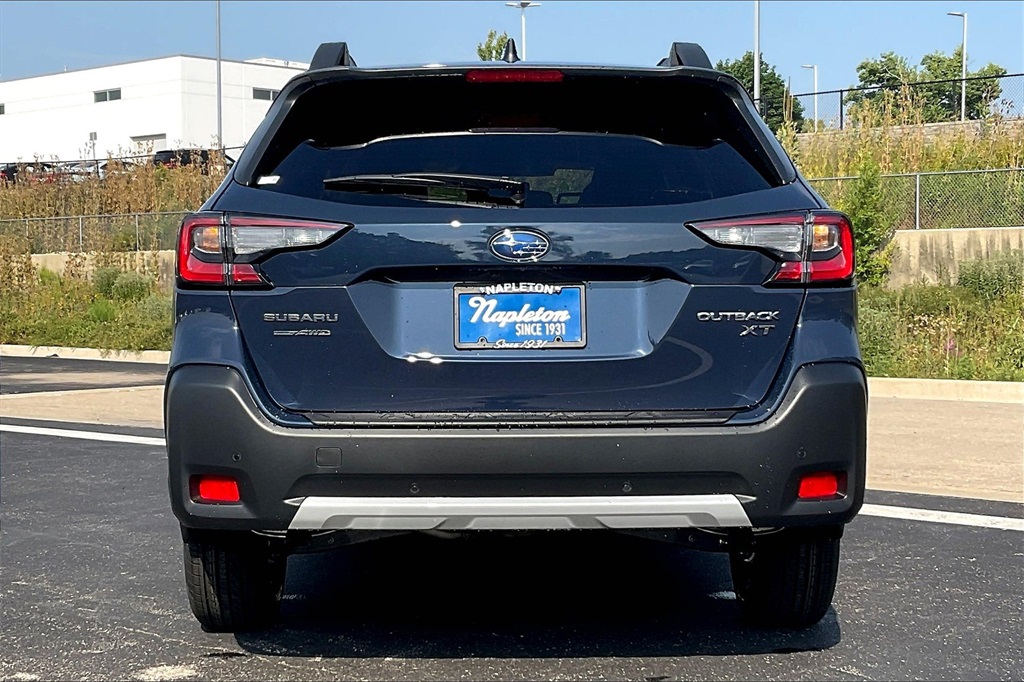 2025 Subaru Outback Limited XT photo 3