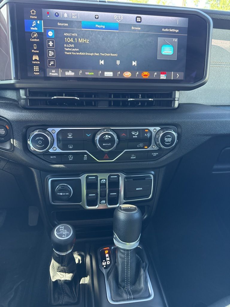 2024 Jeep Gladiator photo 23