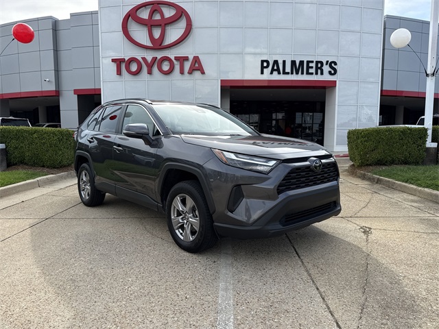 2024 Toyota RAV4 XLE's photo