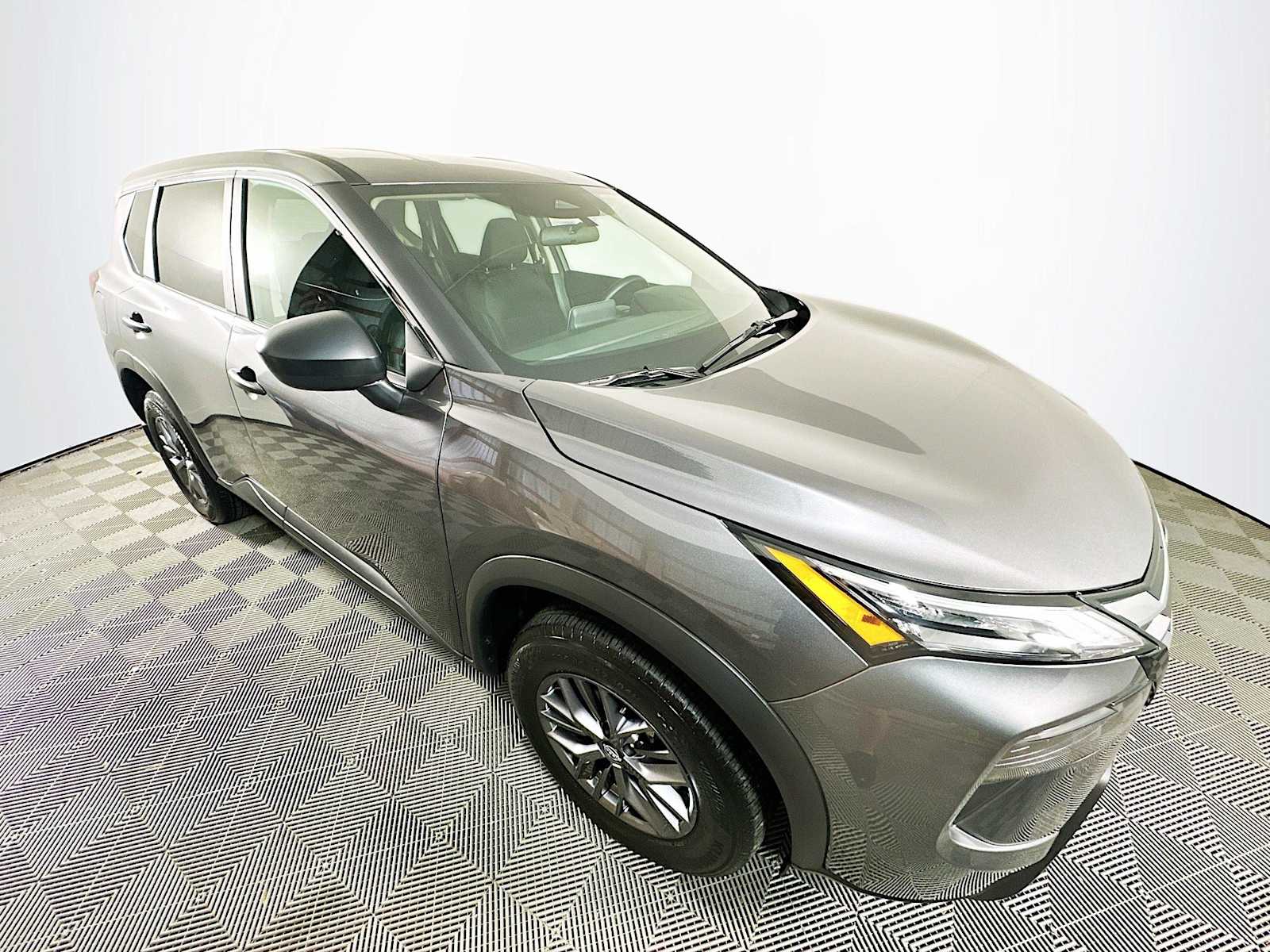 2025 Nissan Rogue S photo 3