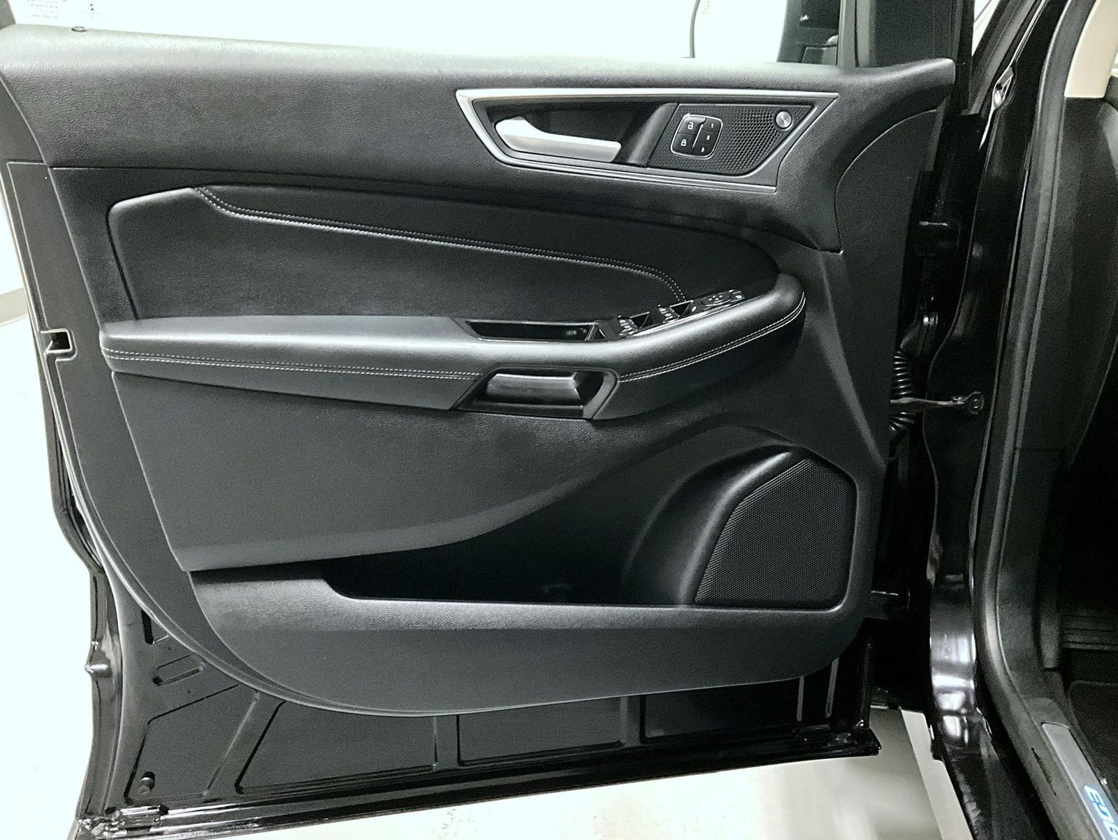 2019 Ford Edge Titanium photo 9