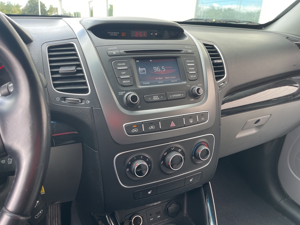 2015 Kia Sorento LX photo 2