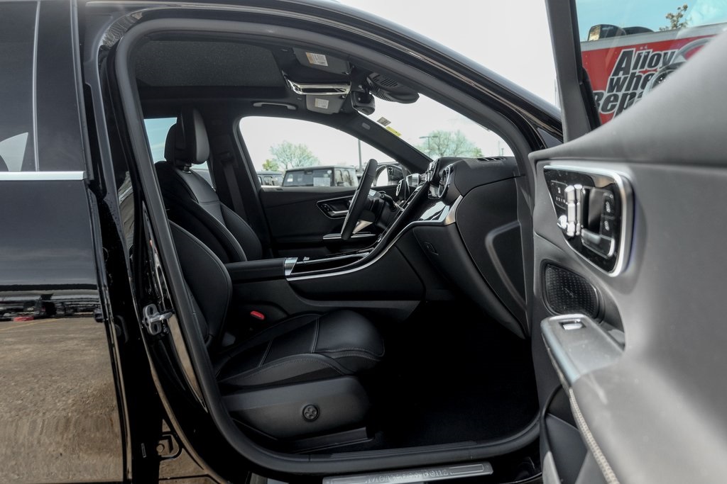 2025 Mercedes Benz GLC 300 4MATIC photo 17