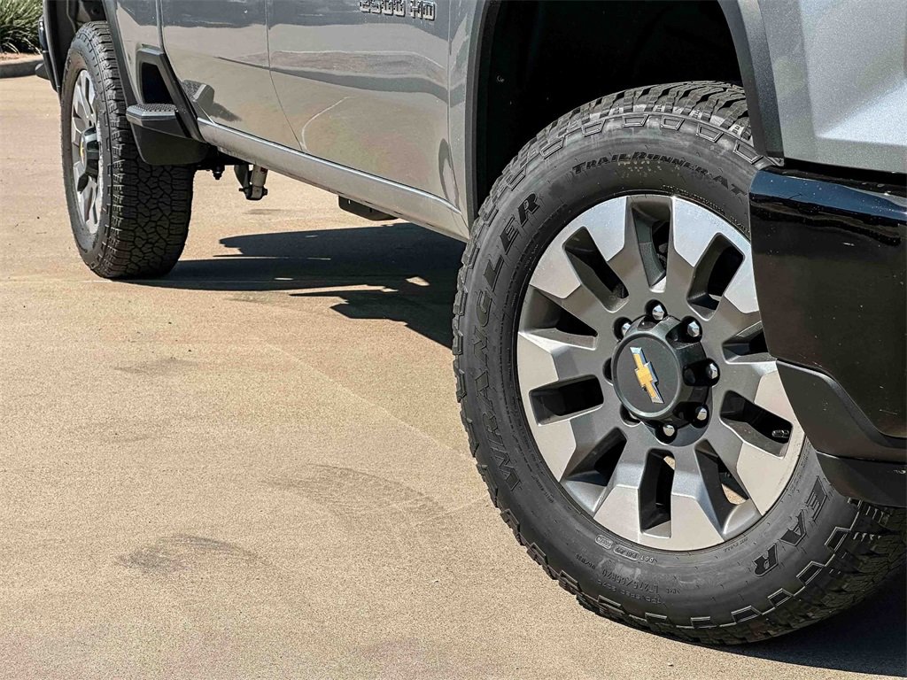 2026 Chevrolet Silverado 2500HD Custom photo 3