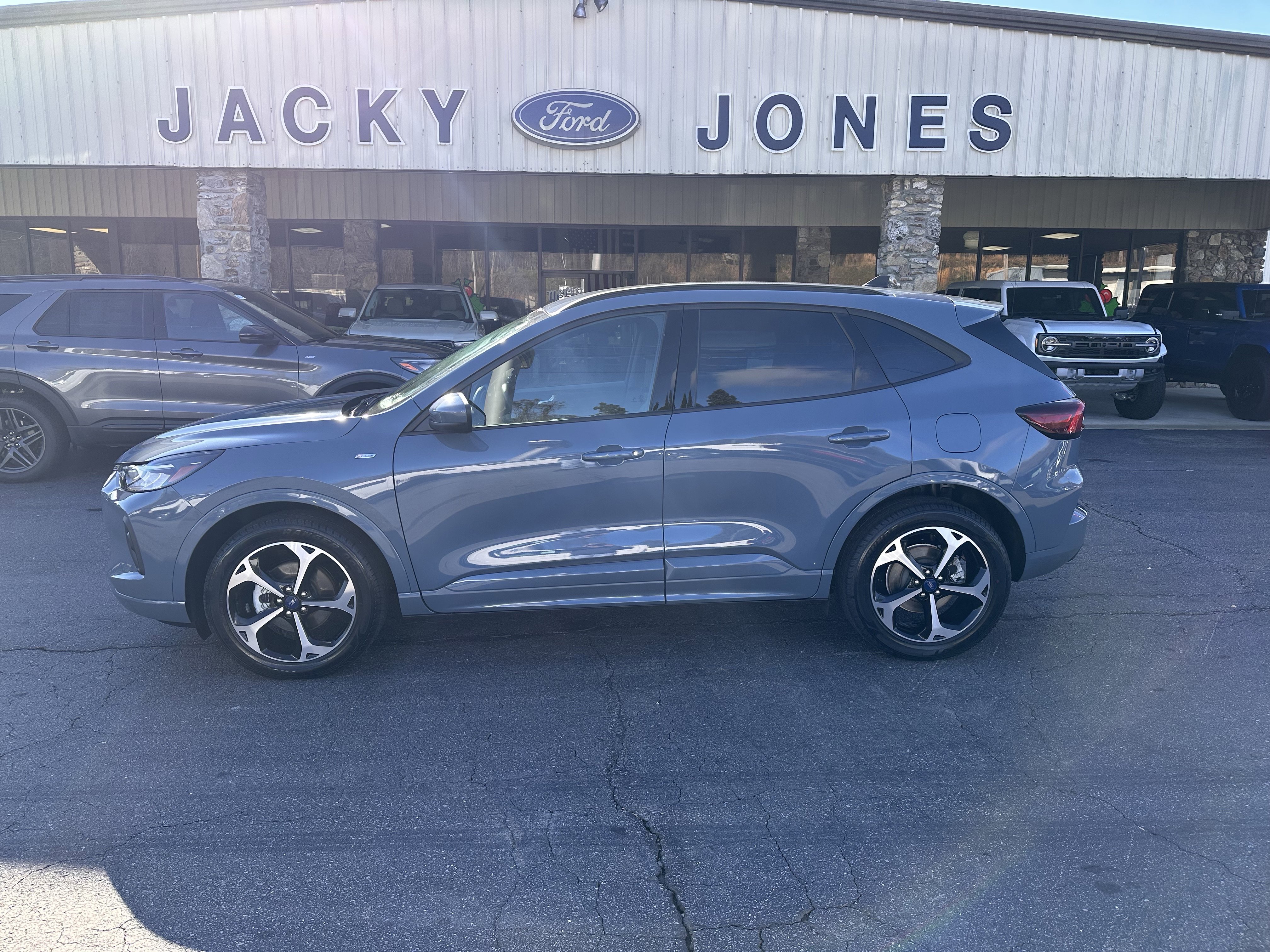 2023 Ford Escape ST-Line Select's photo