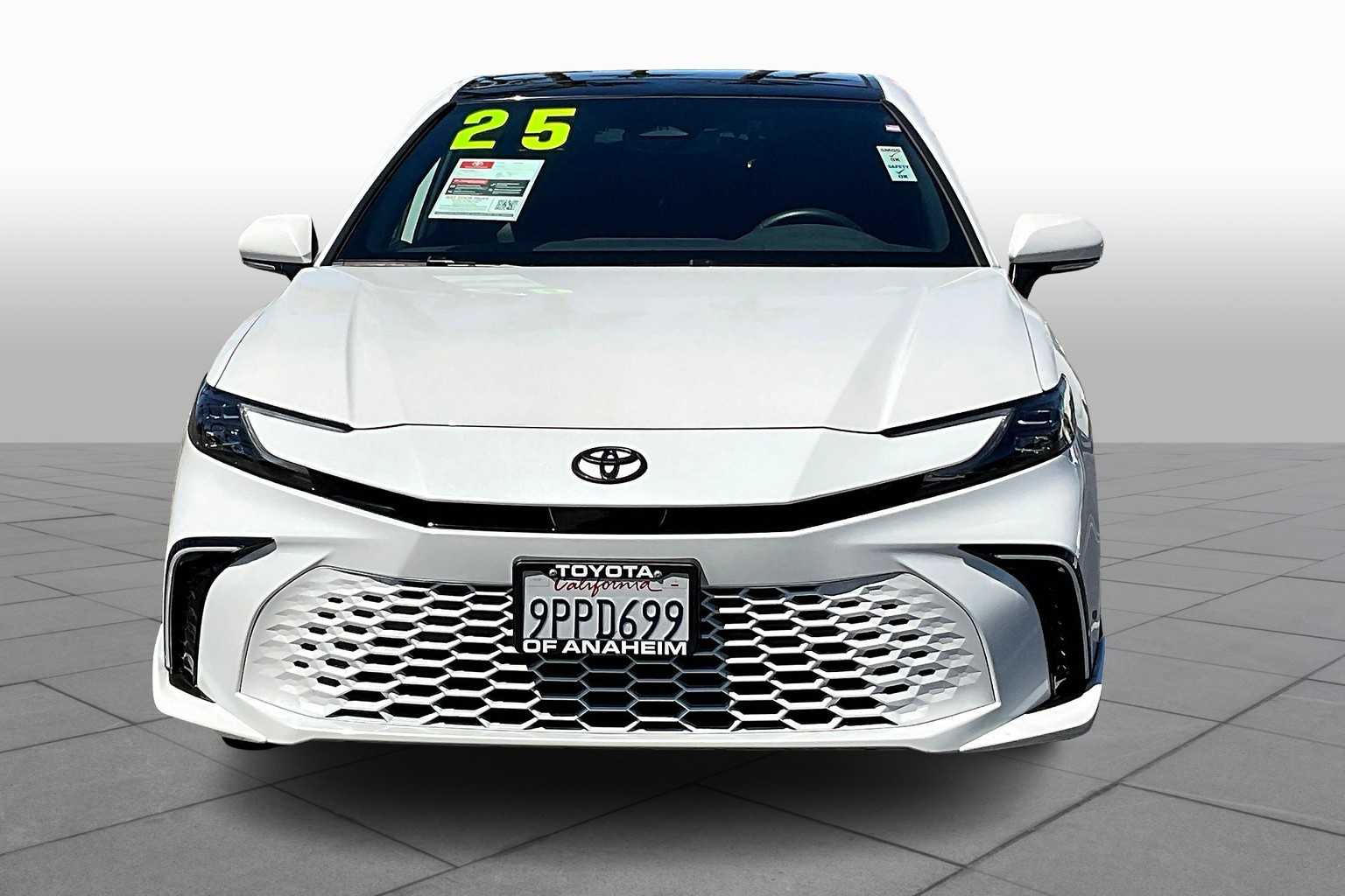 2025 Toyota Camry XSE photo 3