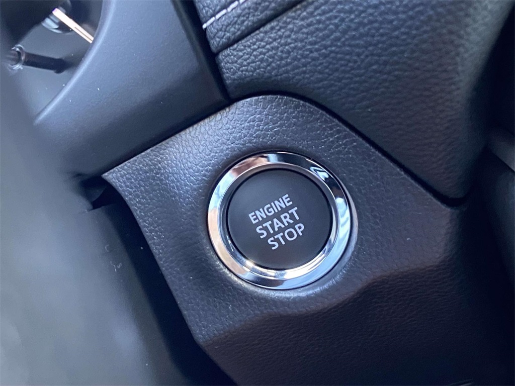 2025 Toyota RAV4 XLE photo 19