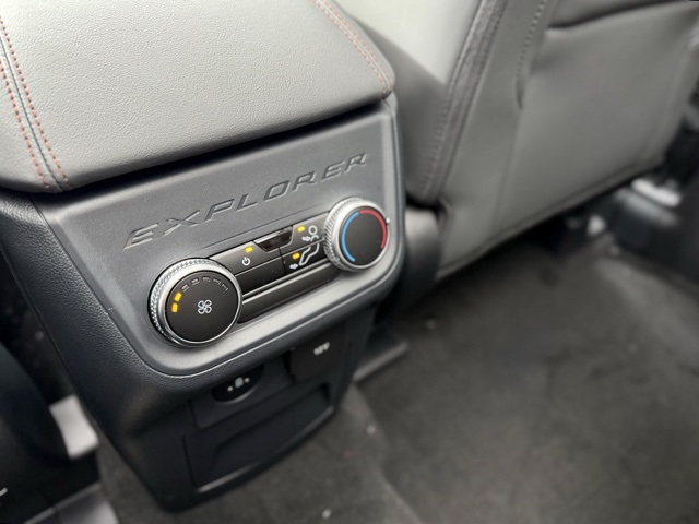 2025 Ford Explorer photo 25