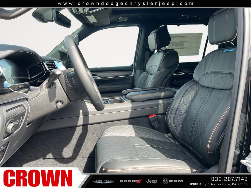 2025 Jeep Grand Wagoneer III photo 10