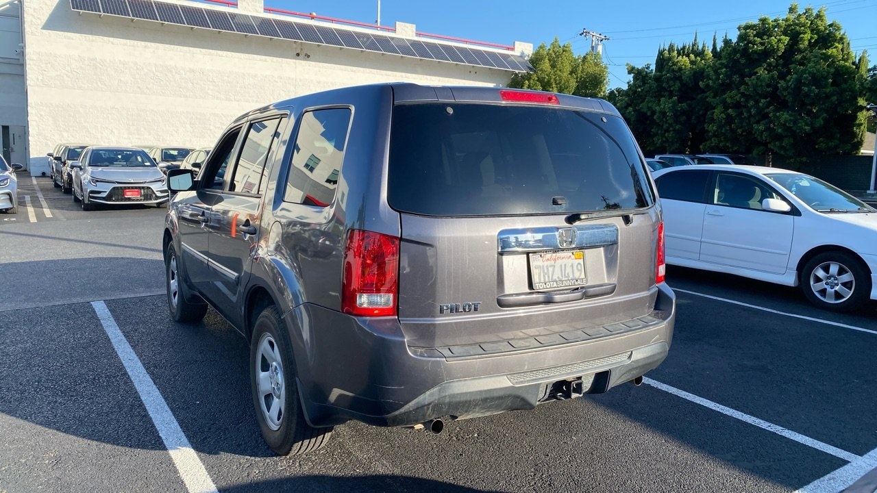 2015 Honda Pilot LX photo 2