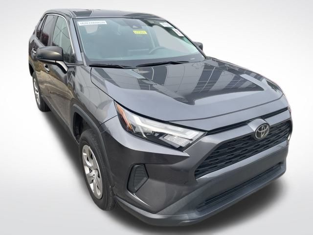 2023 Toyota RAV4 LE's photo