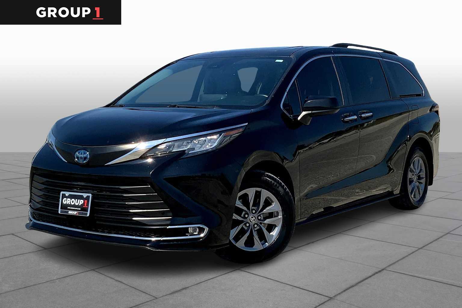 2022 Toyota Sienna XLE's photo