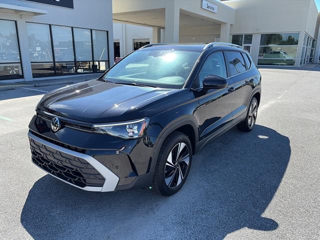 2025 Volkswagen Taos SE photo 3