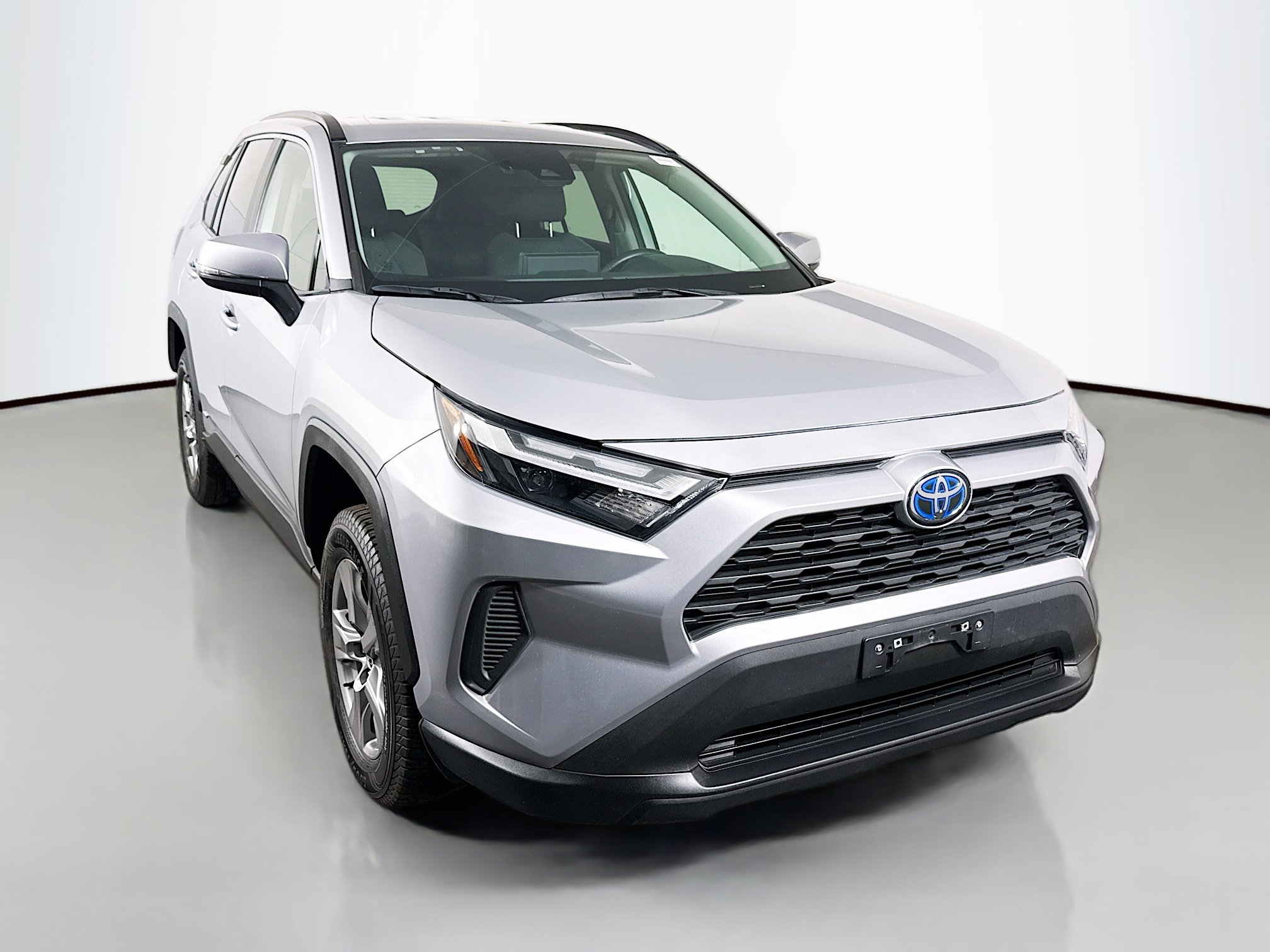 2023 Toyota RAV4 XLE's photo