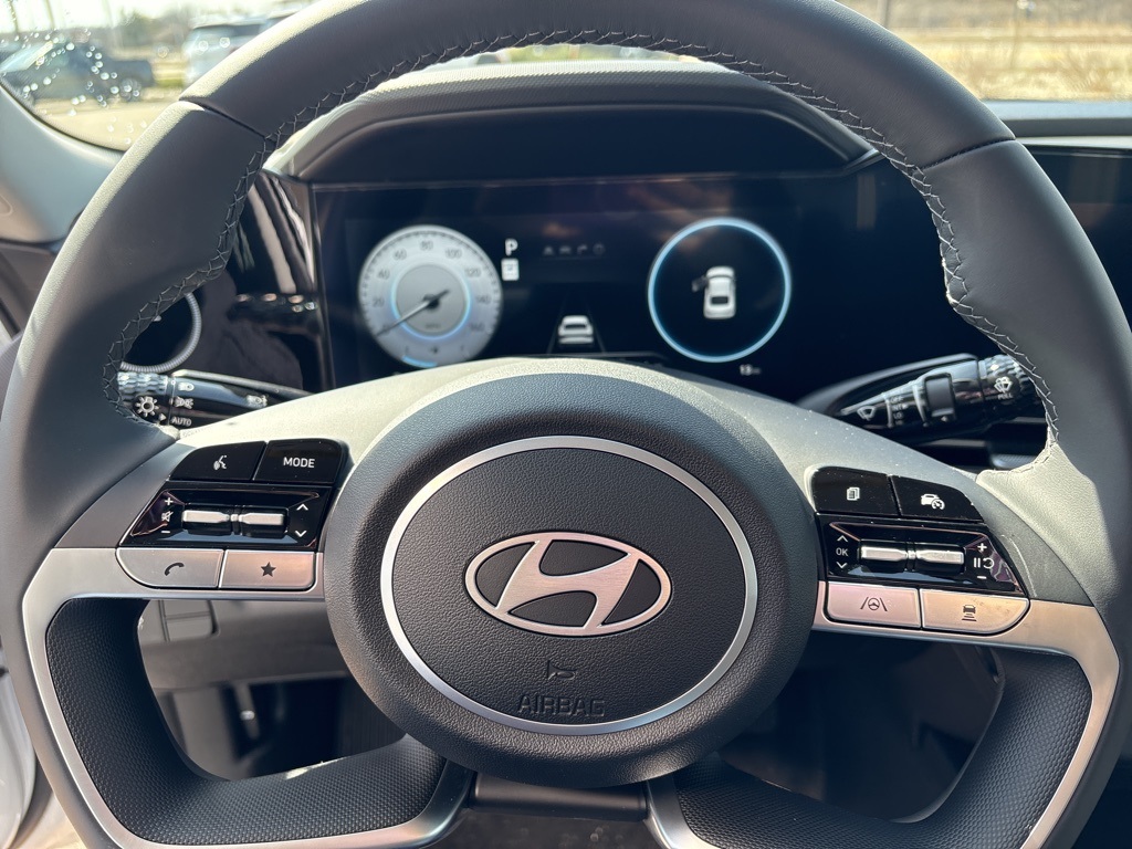2025 Hyundai Elantra Limited photo 13