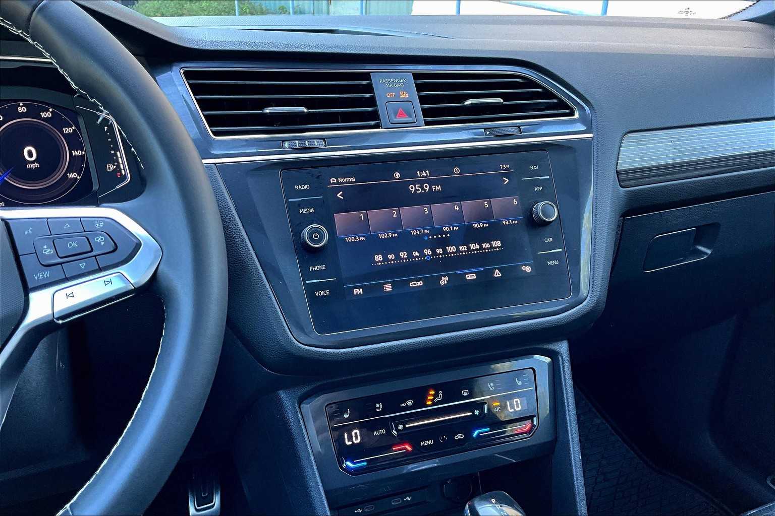2023 Volkswagen Tiguan SEL R-Line Black photo 11